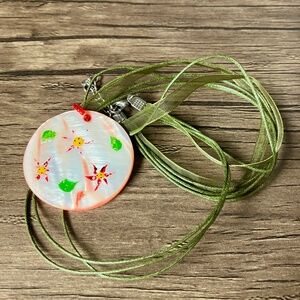 Vintage painted mother of pearl large round floral pendant white green necklace